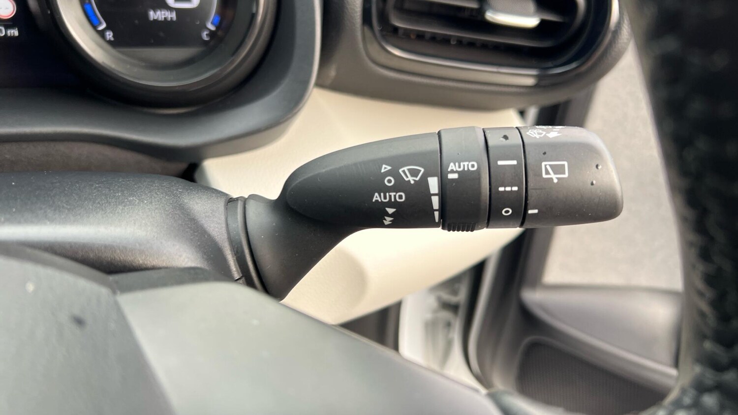 Used Toyota Yaris 2022 for sale - 77073961: Photo 42