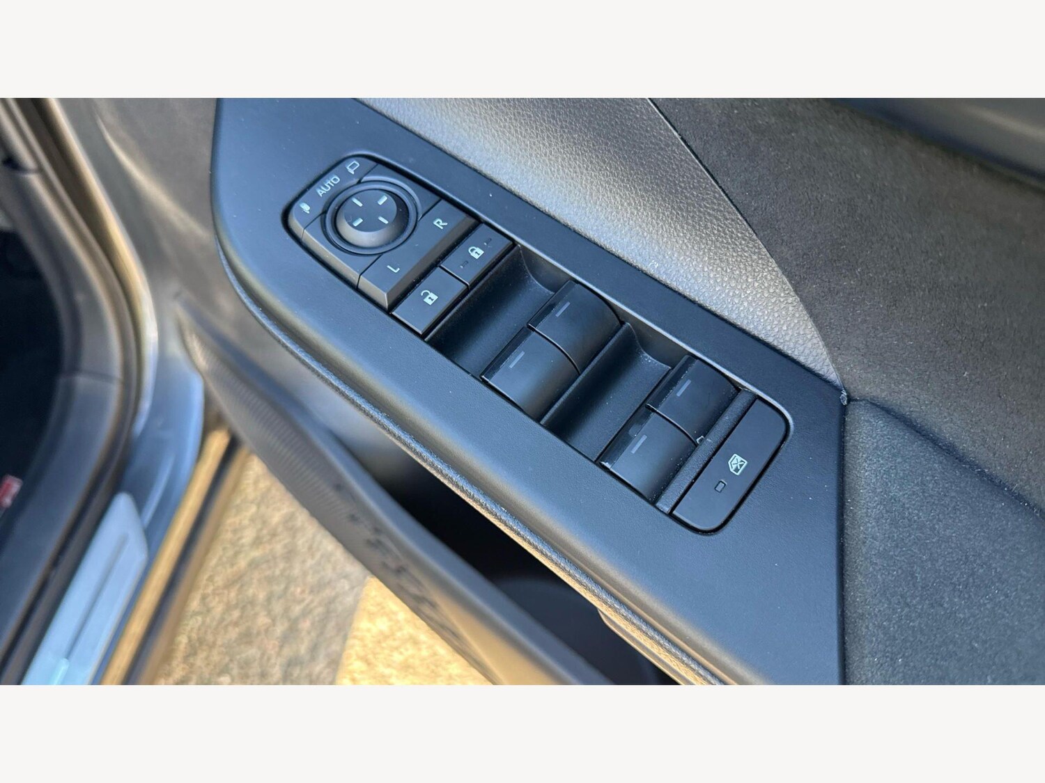 Used Toyota C-HR for sale - 78007902: Photo 30