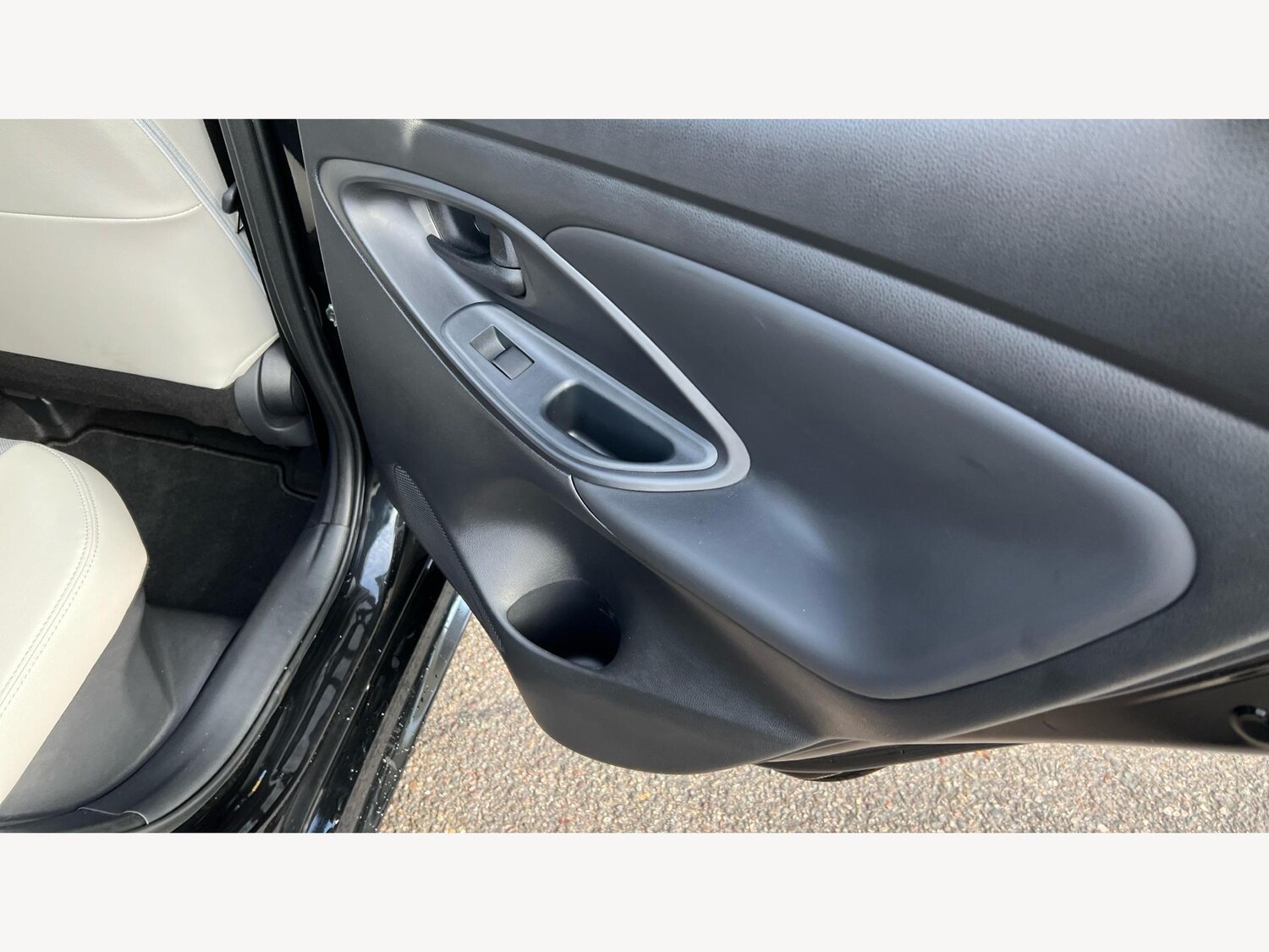 Used Toyota Yaris for sale - 77074379: Photo 31