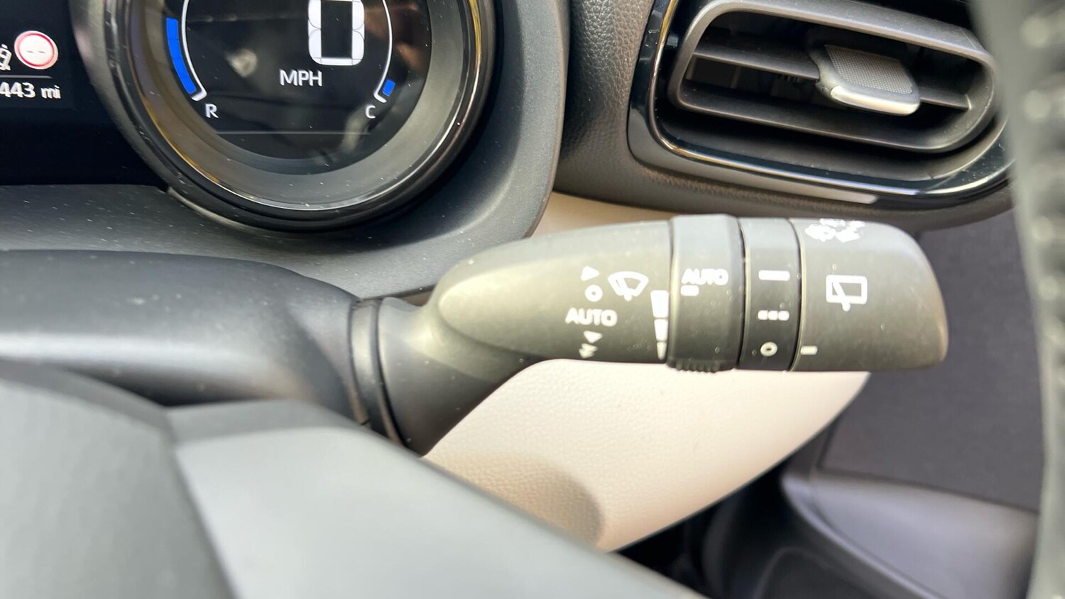 Used Toyota Yaris for sale - 77074379: Photo 40