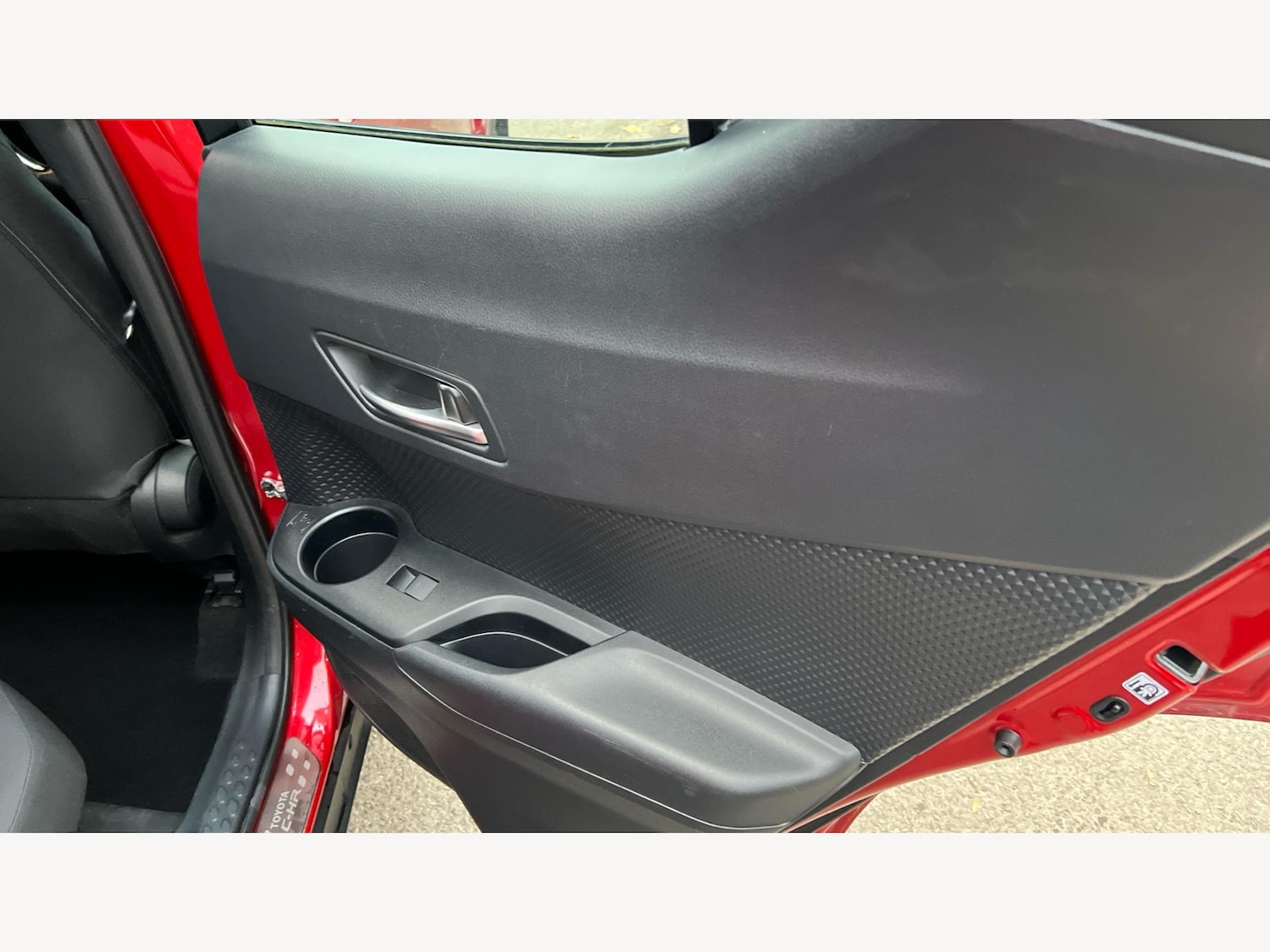 Used Toyota C-HR 2022 for sale - 76667498: Photo 32