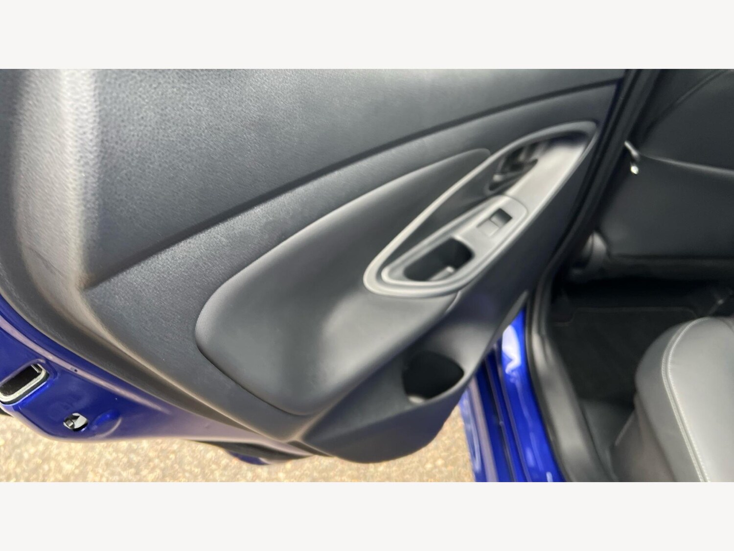 Used Toyota Yaris 2024 for sale - 77074842: Photo 32