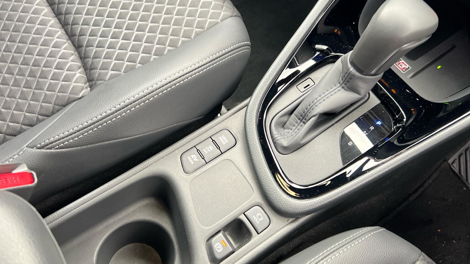 Used Toyota Yaris 2024 for sale - 77074842: Photo 39