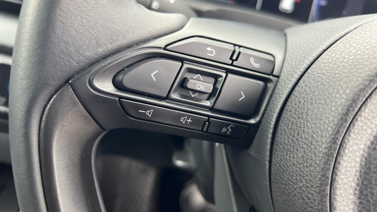 Used Toyota Yaris 2024 for sale - 77074842: Photo 40