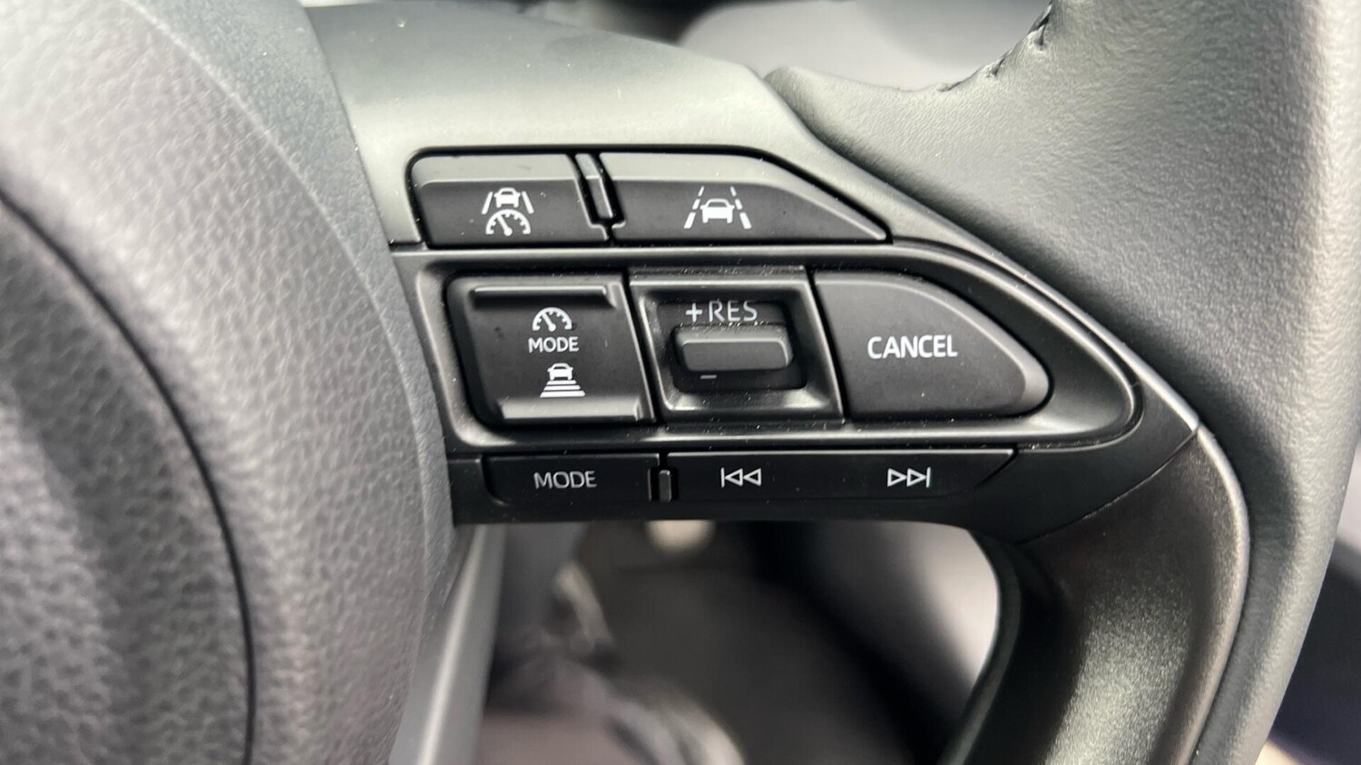 Used Toyota Yaris 2024 for sale - 77074842: Photo 41