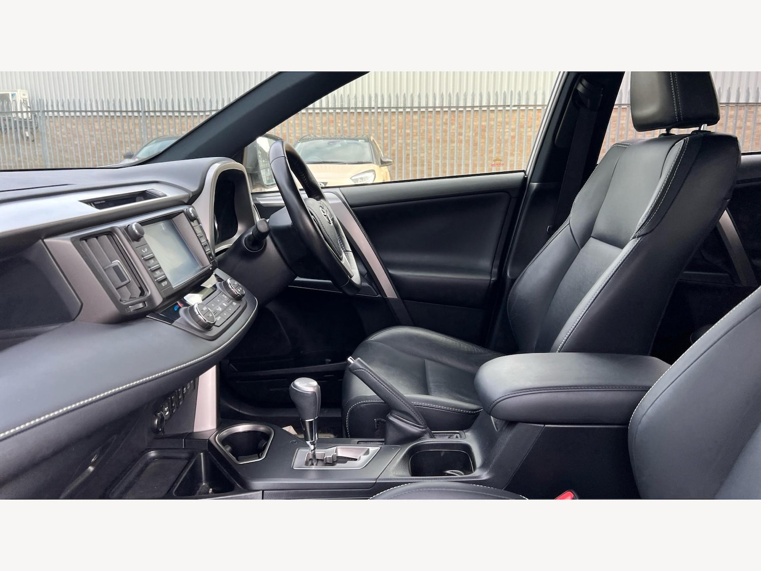 Used Toyota RAV4 2016 for sale - 77344619: Photo 12