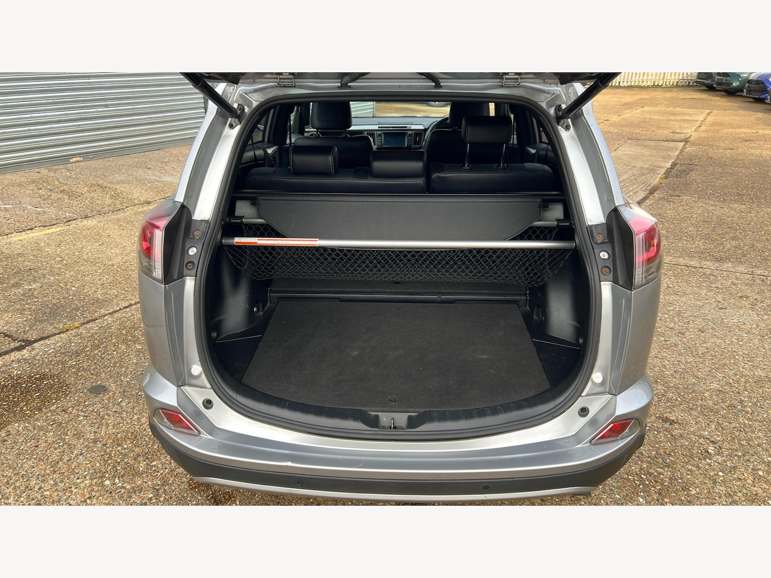 Used Toyota RAV4 2016 for sale - 77344619: Photo 16