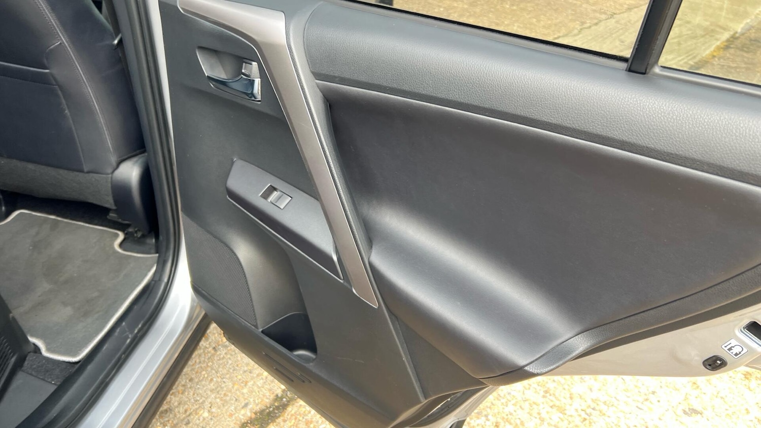 Used Toyota RAV4 2016 for sale - 77344619: Photo 33