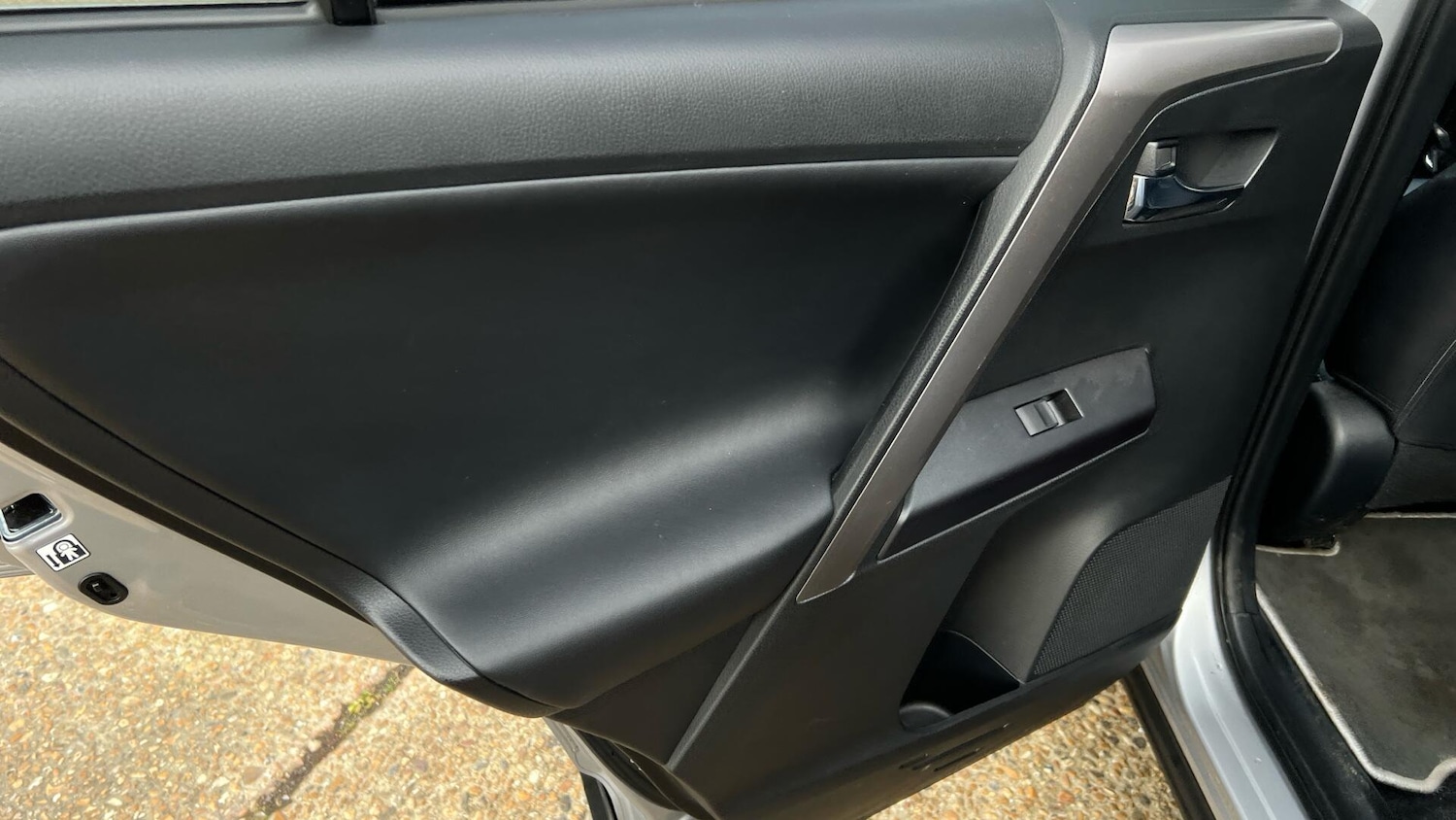 Used Toyota RAV4 2016 for sale - 77344619: Photo 34