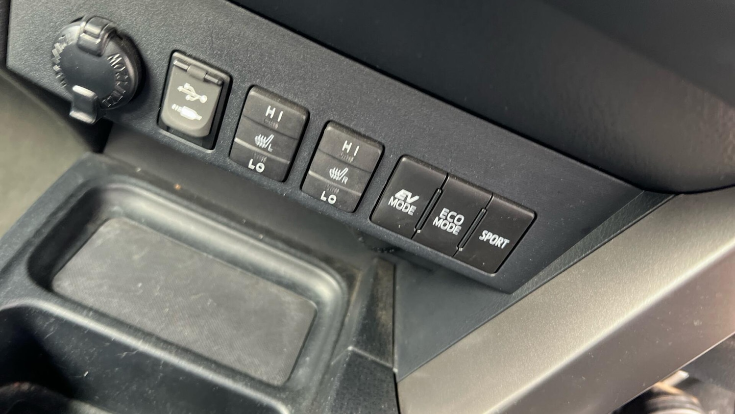 Used Toyota RAV4 2016 for sale - 77344619: Photo 40