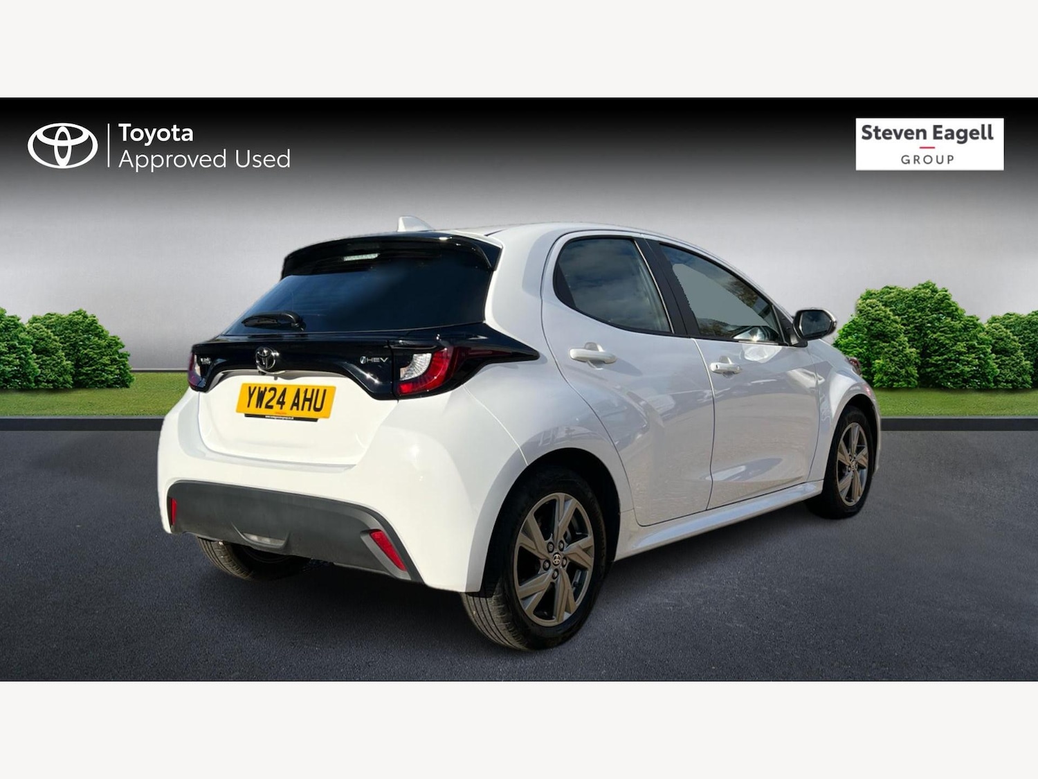 Used Toyota Yaris 2024 for sale - 76832501: Photo 2
