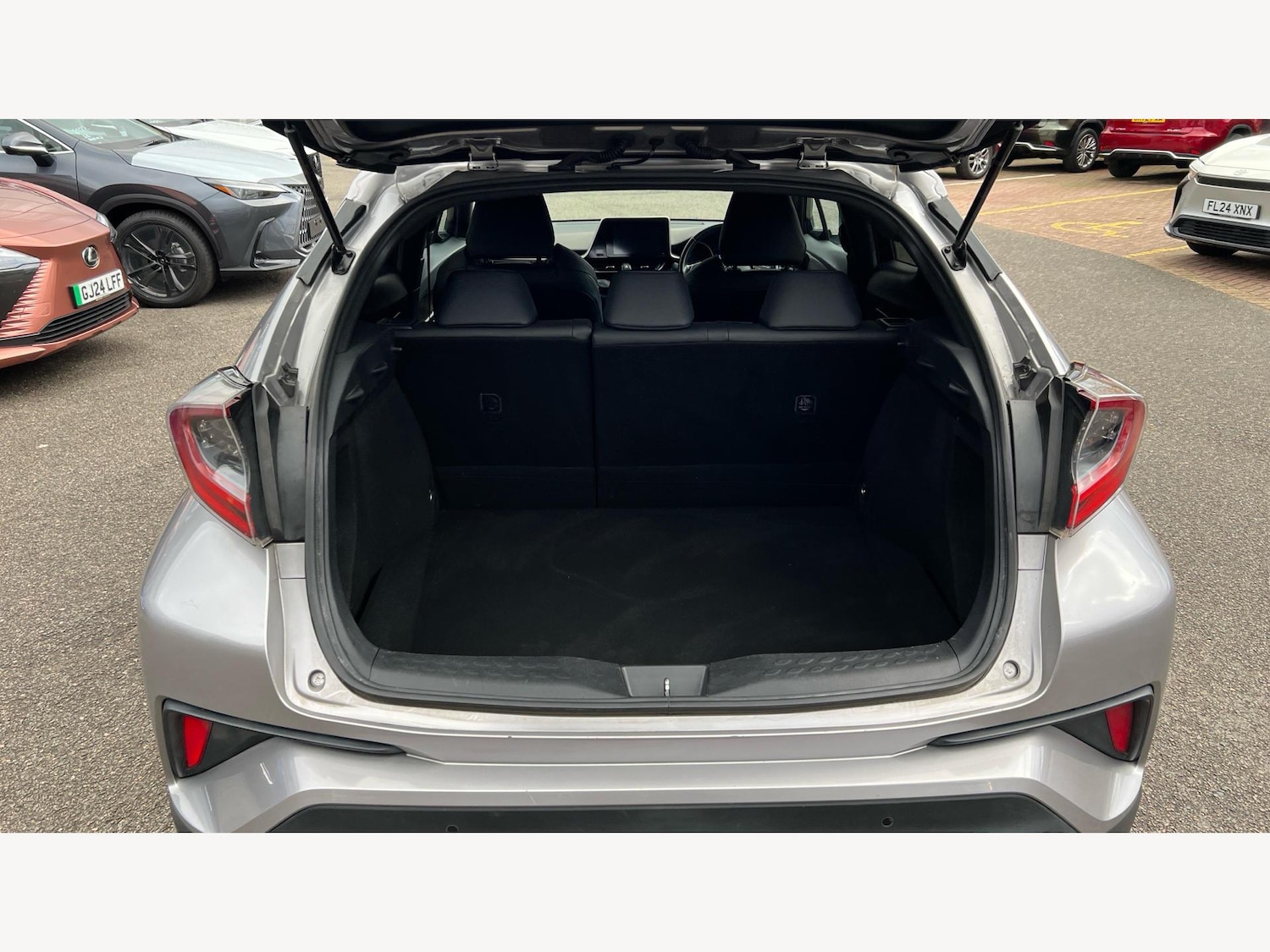 Used Toyota C-HR 2018 for sale - 77040389: Photo 16