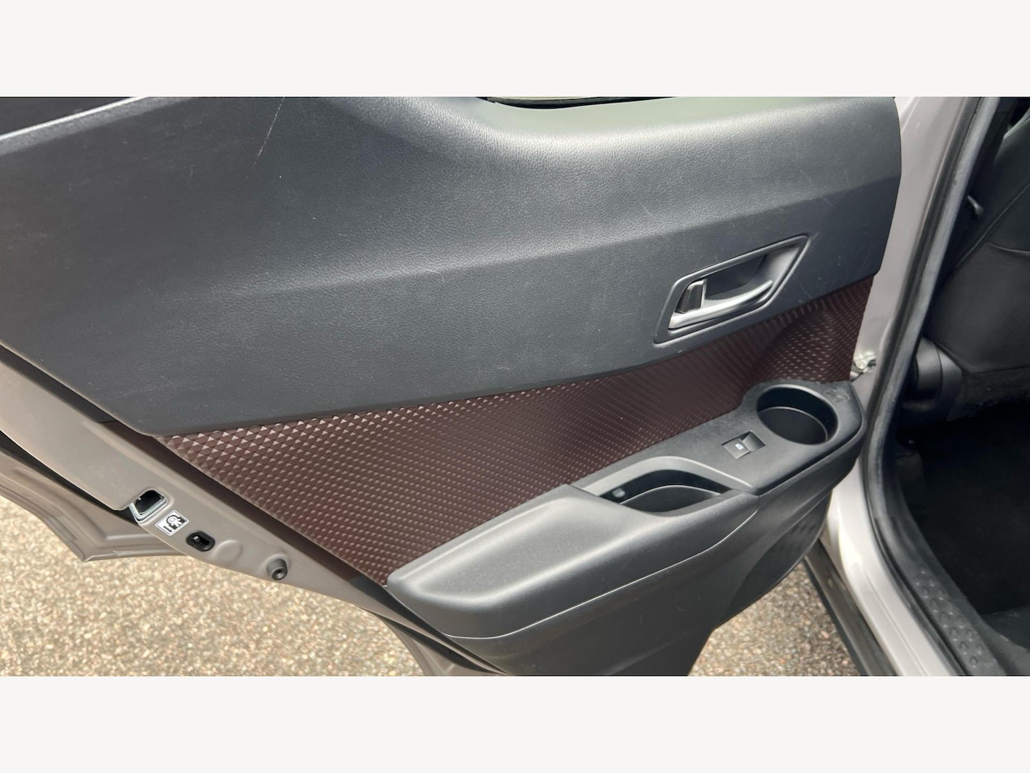 Used Toyota C-HR 2018 for sale - 77040389: Photo 32