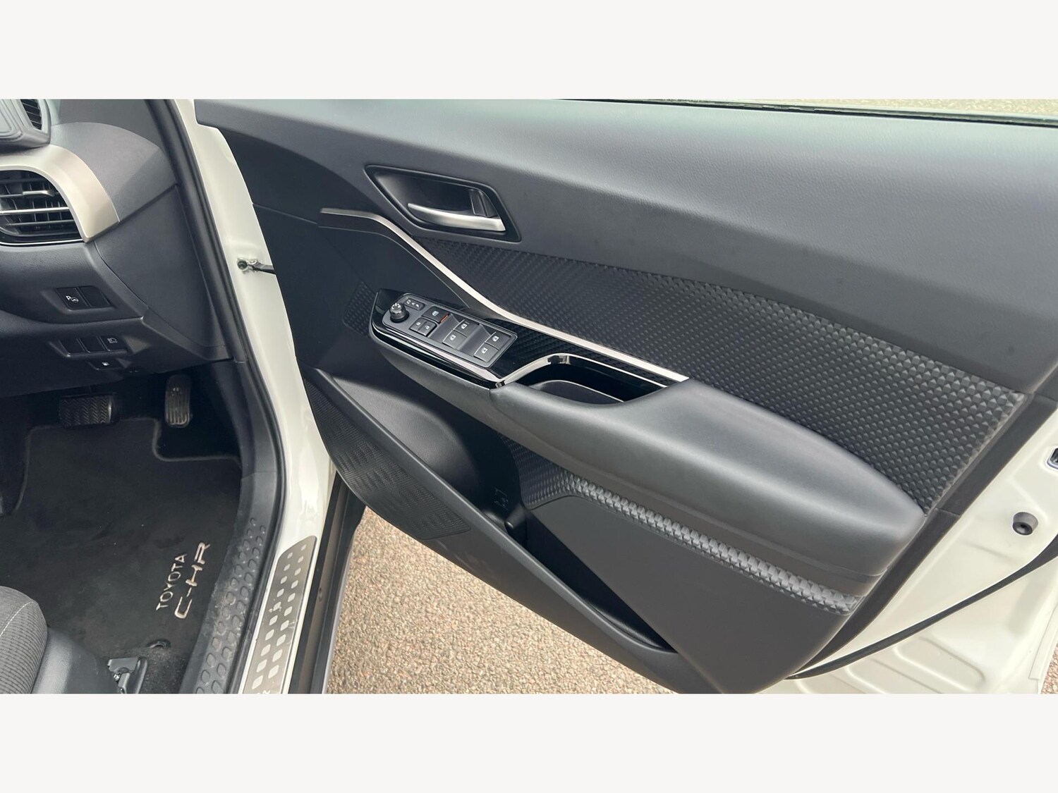 Used Toyota C-HR 2019 for sale - 77074630: Photo 32