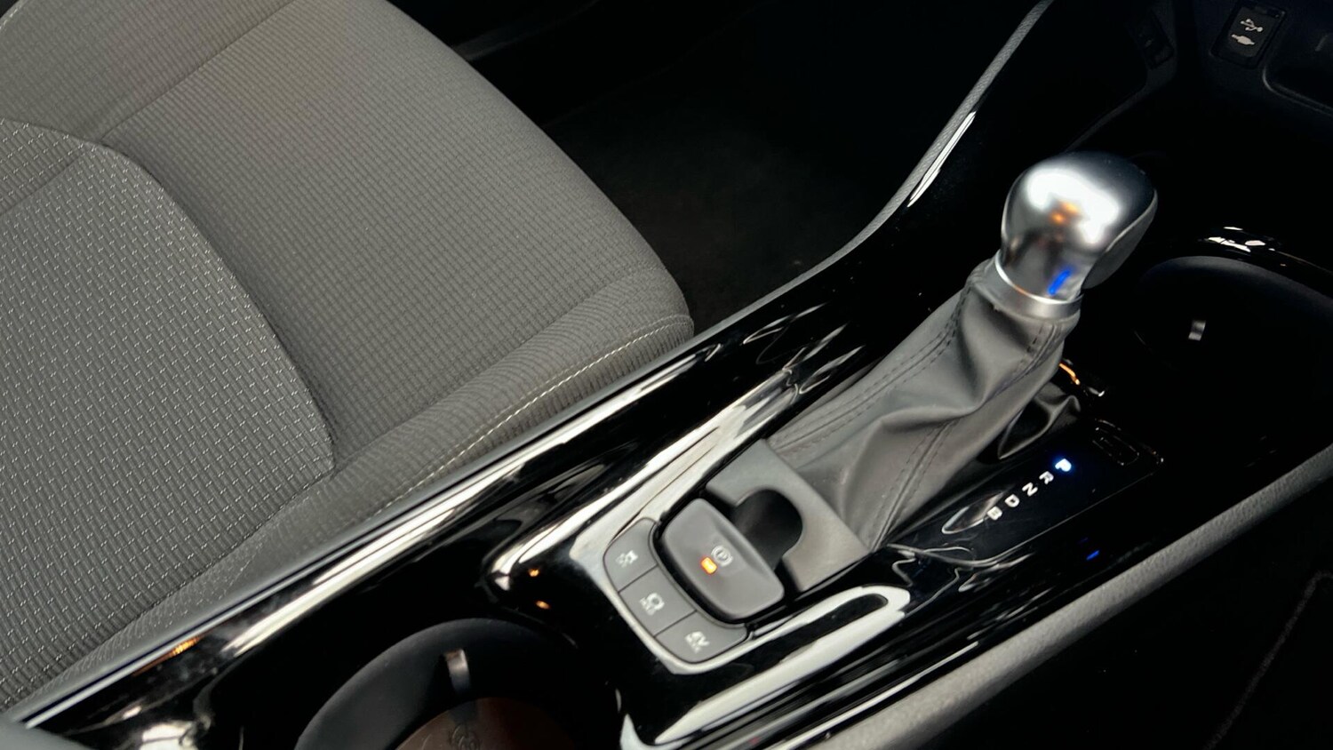 Used Toyota C-HR 2019 for sale - 77074630: Photo 40