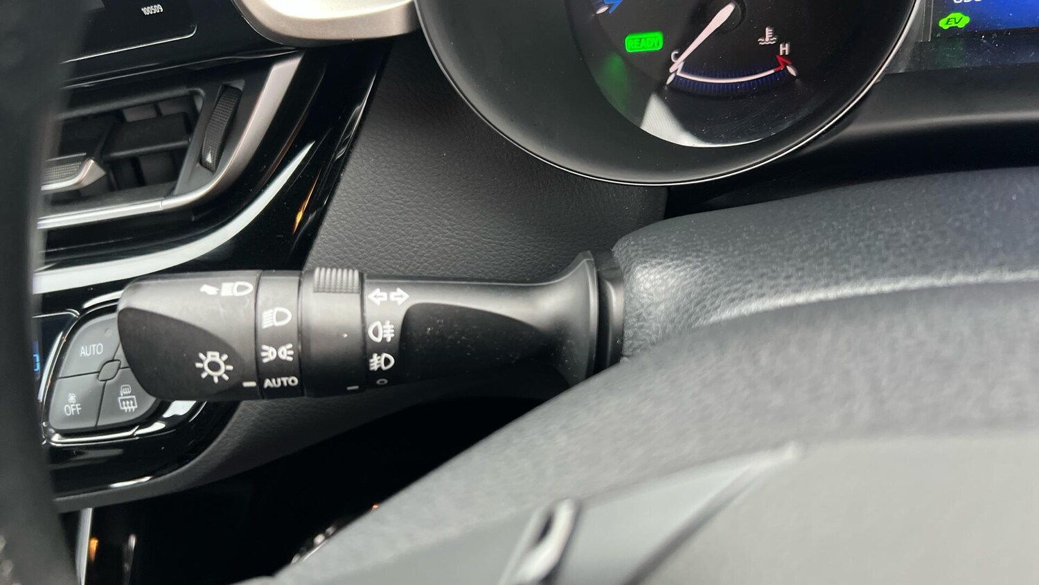 Used Toyota C-HR 2019 for sale - 77074630: Photo 44