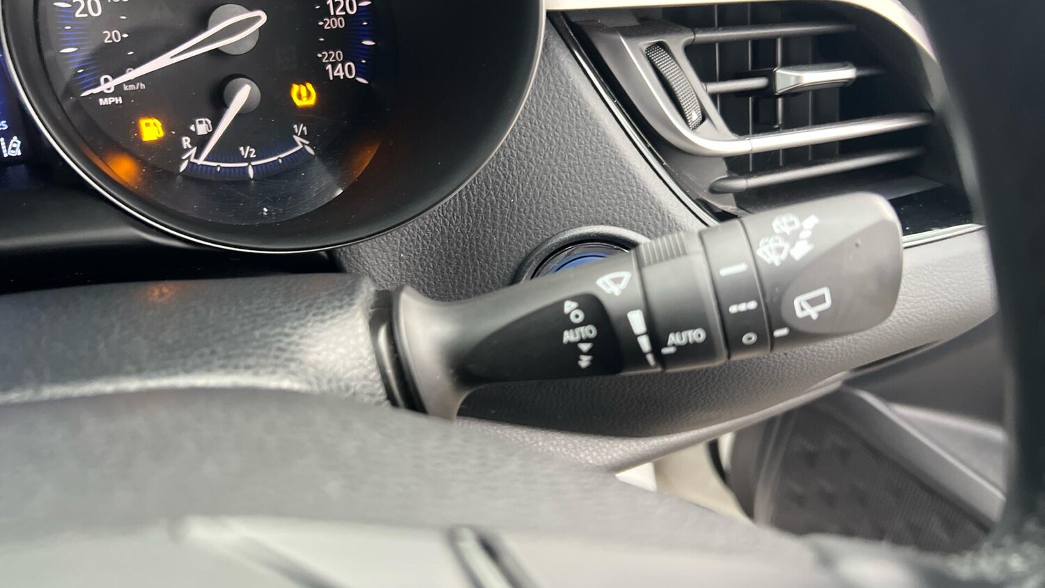 Used Toyota C-HR 2019 for sale - 77074630: Photo 45