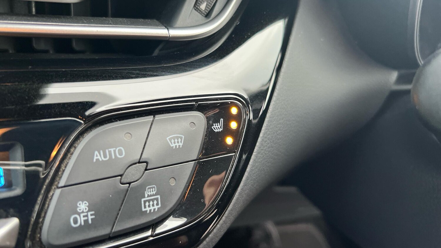 Used Toyota C-HR 2019 for sale - 77074630: Photo 50