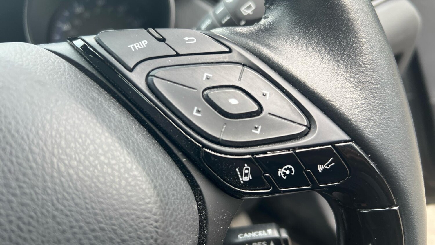 Used Toyota C-HR 2023 for sale - 77612350: Photo 40