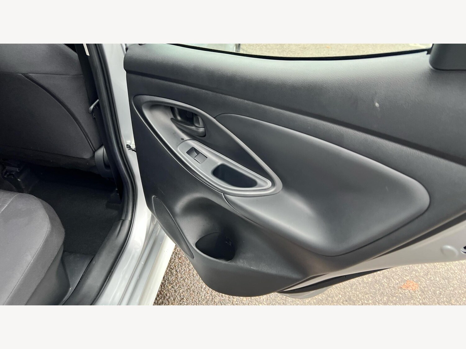 Used Toyota Yaris 2024 for sale - 77074588: Photo 32