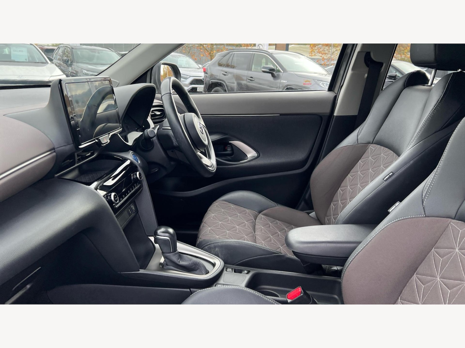 Used Toyota Yaris Cross 2022 for sale - 77119600: Photo 12