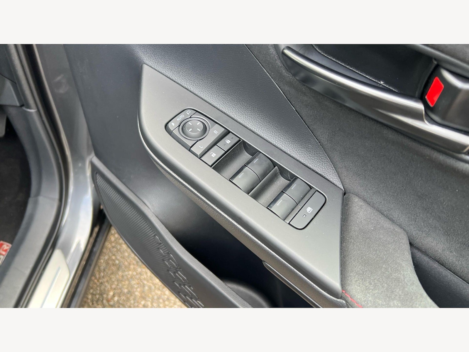 Used Toyota C-HR for sale - 77926196: Photo 30