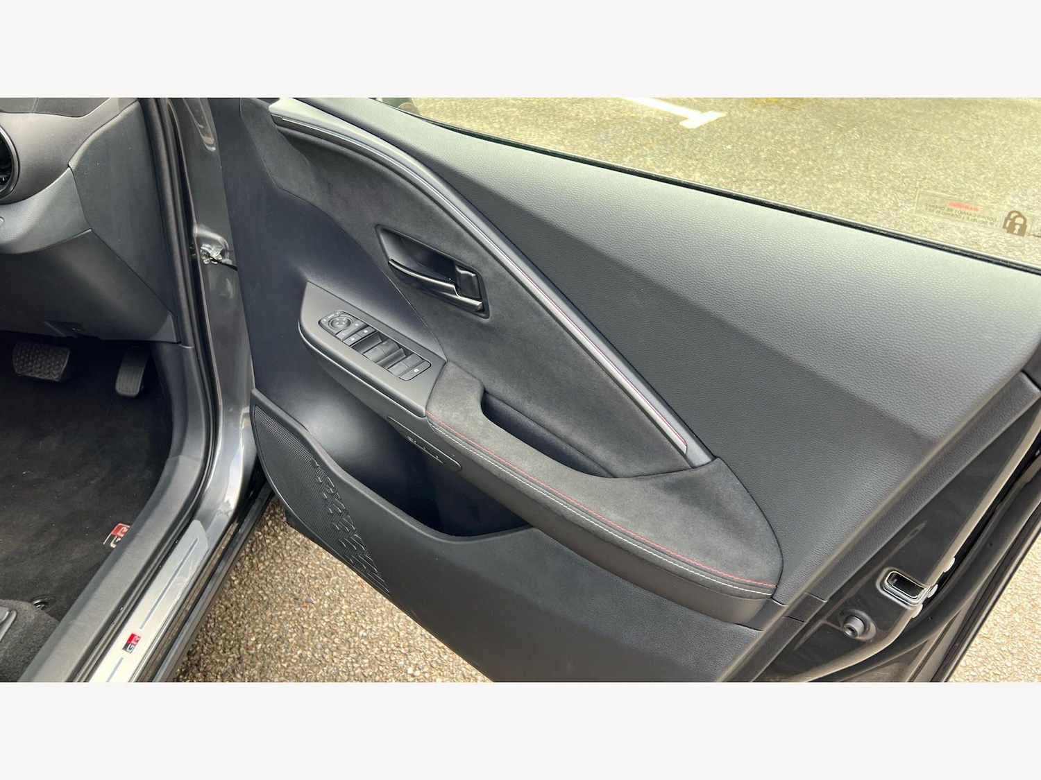 Used Toyota C-HR for sale - 77926196: Photo 31