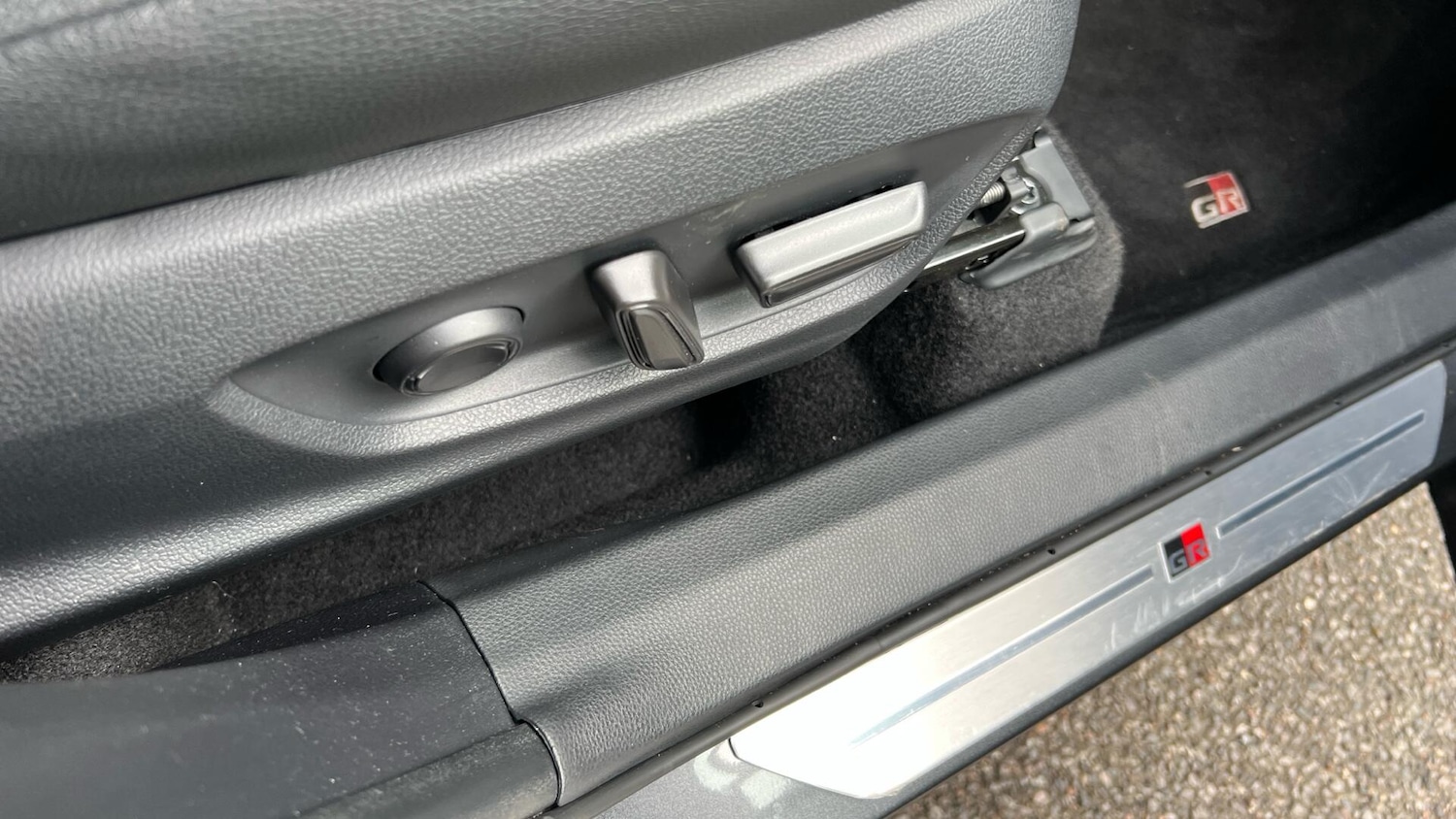 Used Toyota C-HR for sale - 77926196: Photo 32