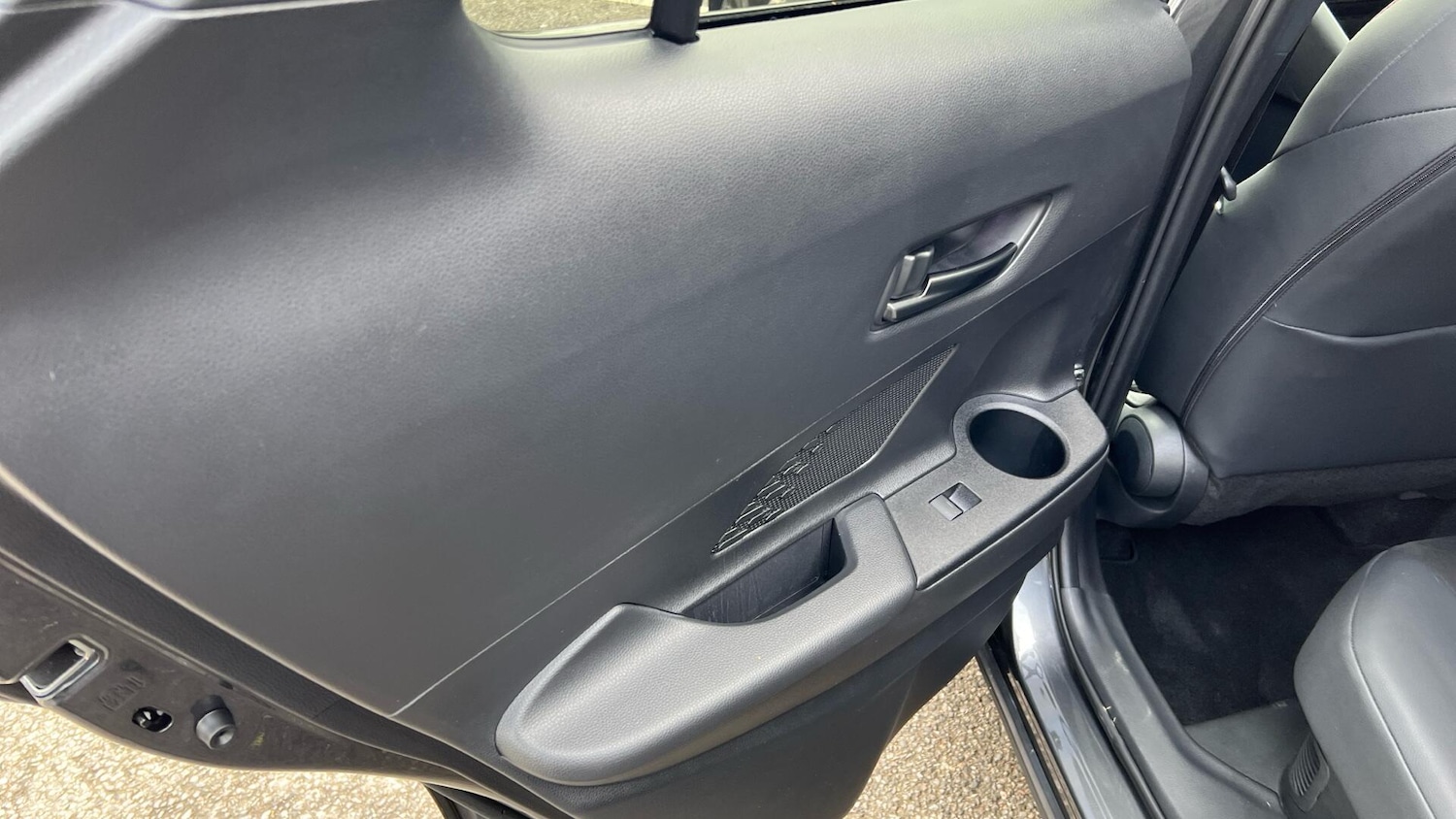 Used Toyota C-HR for sale - 77926196: Photo 34