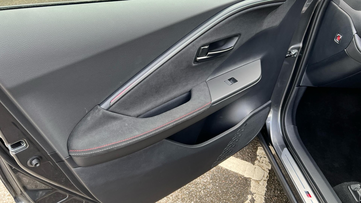 Used Toyota C-HR for sale - 77926196: Photo 35