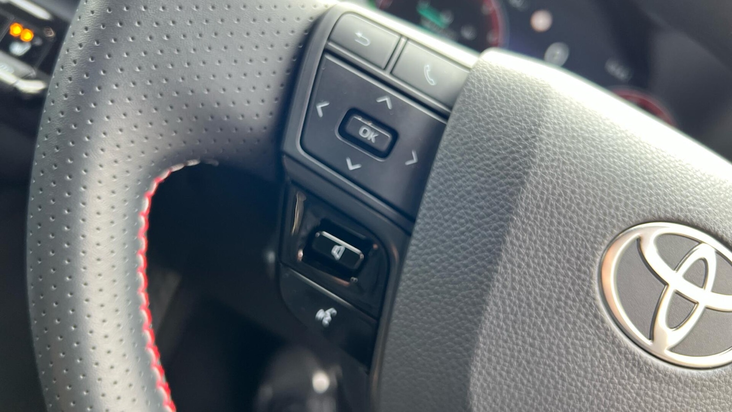 Used Toyota C-HR for sale - 77926196: Photo 40