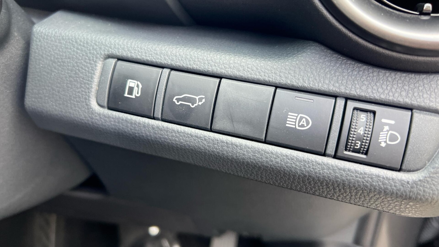 Used Toyota C-HR for sale - 77926196: Photo 44