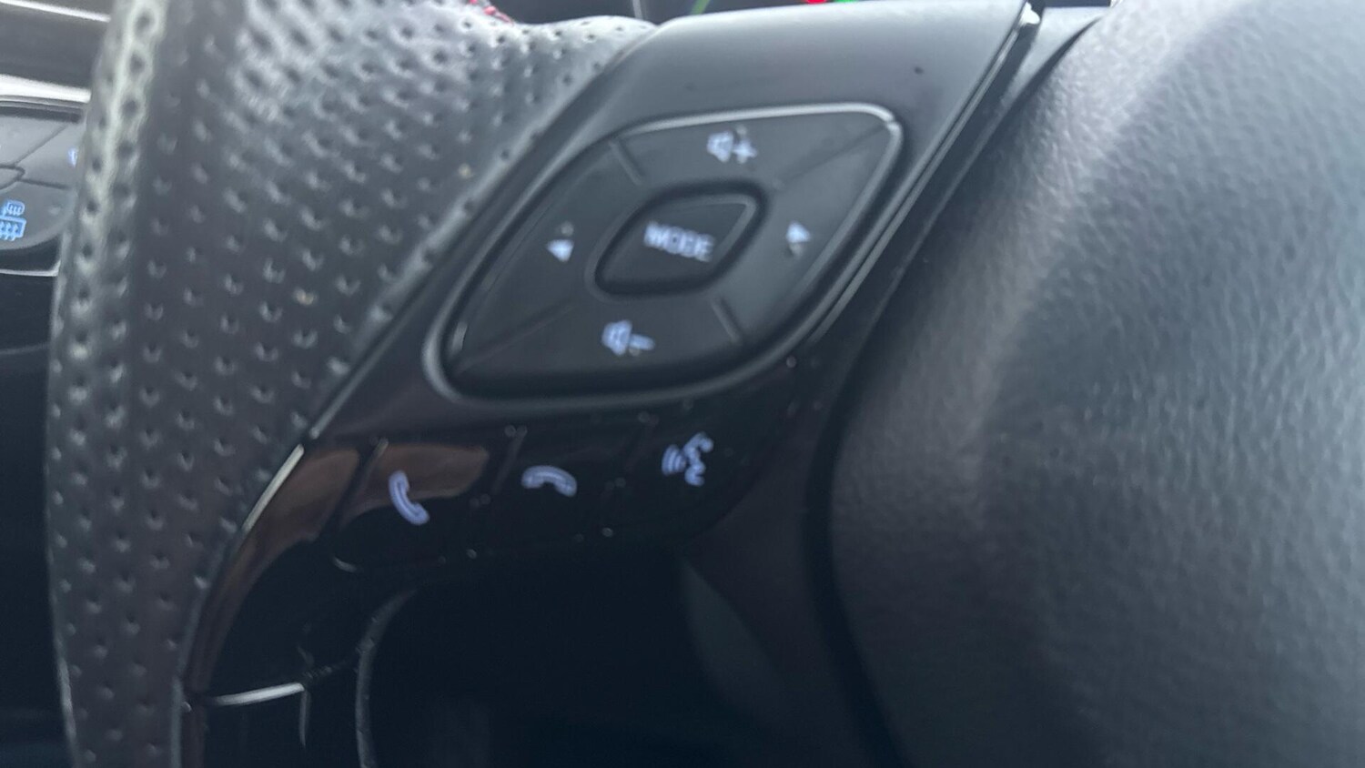 Used Toyota C-HR 2023 for sale - 76832234: Photo 38