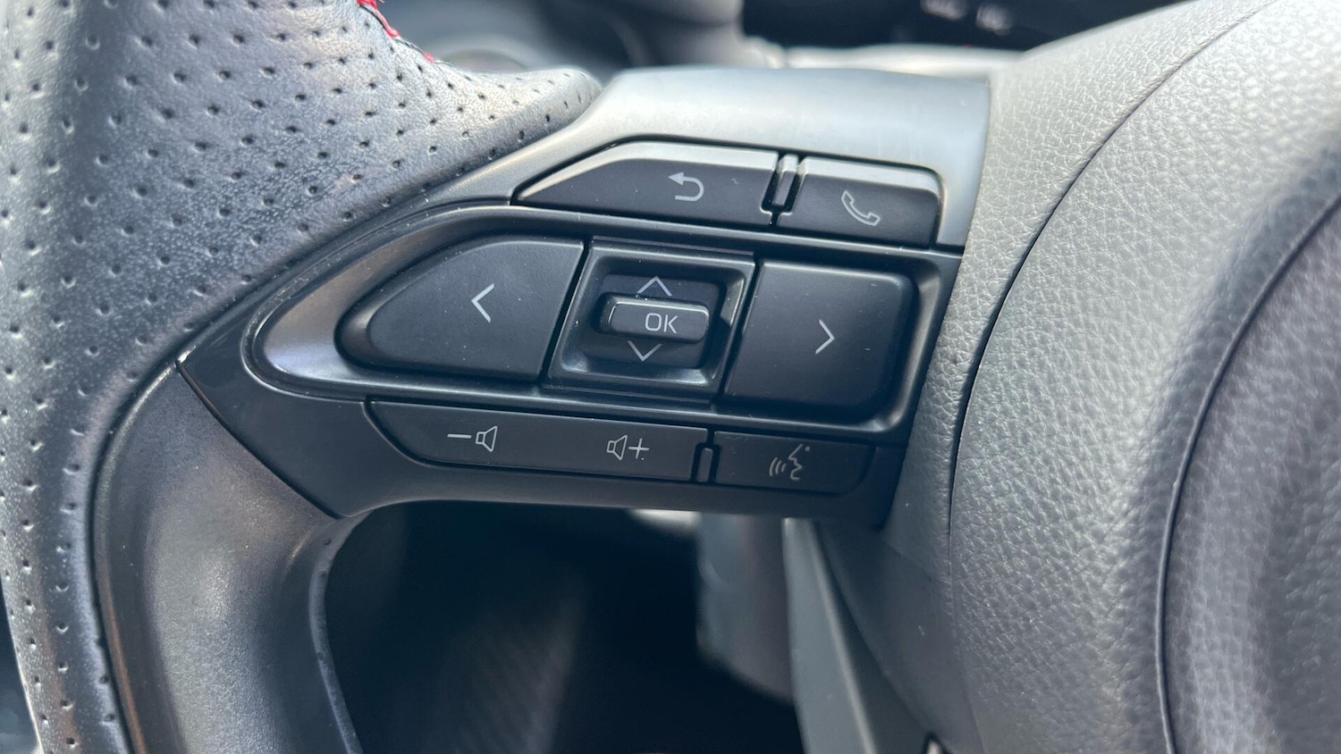 Used Toyota Yaris 2023 for sale - 76657205: Photo 38