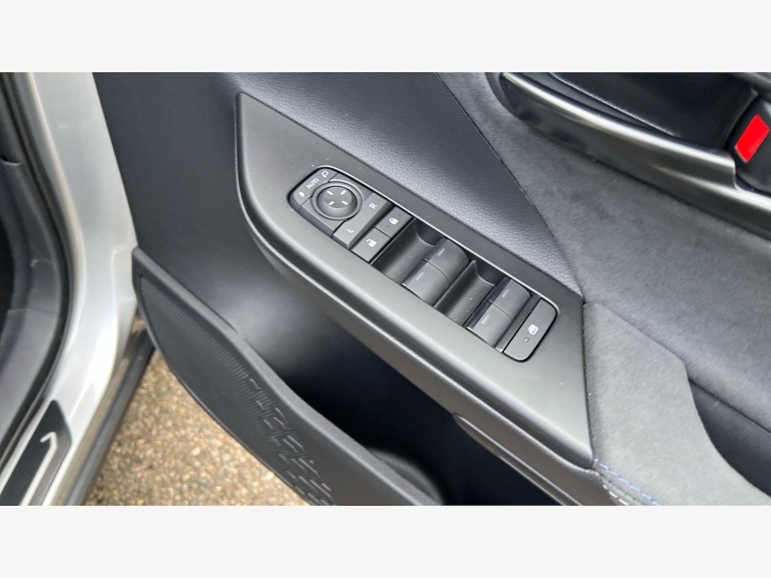 Used Toyota C-HR for sale - 77925621: Photo 29