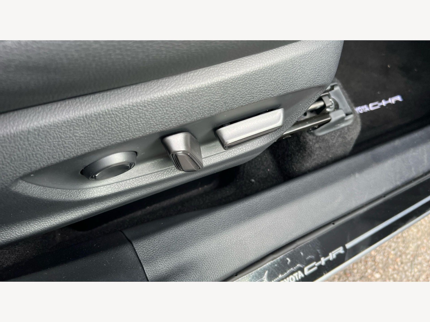 Used Toyota C-HR for sale - 77925621: Photo 31