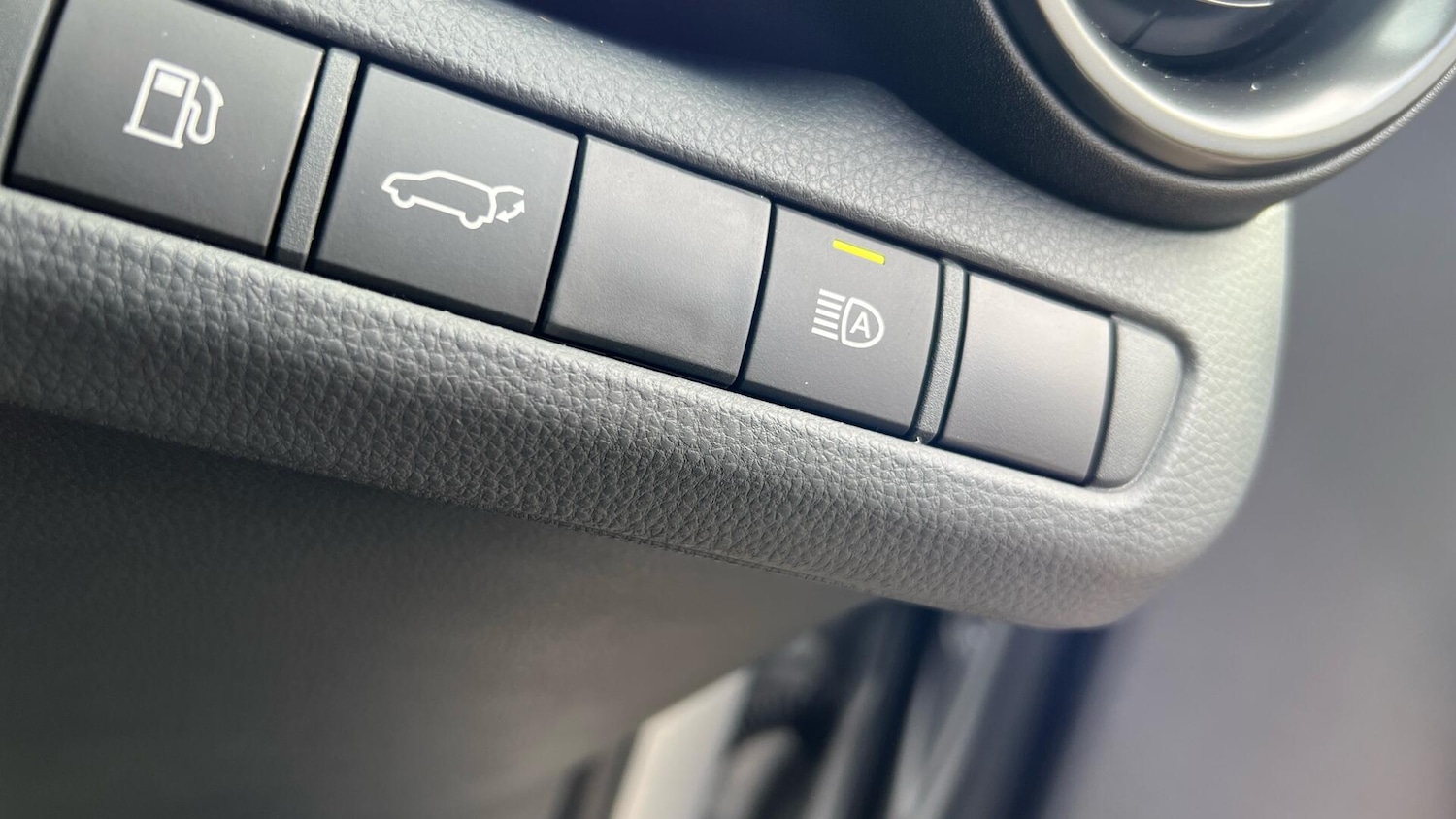 Used Toyota C-HR for sale - 77925621: Photo 40