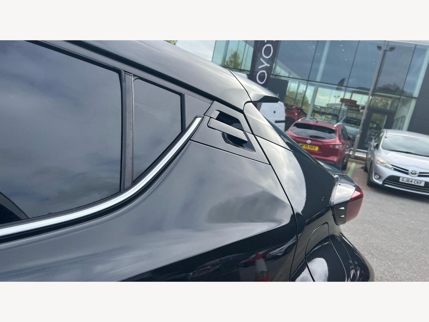 Used Toyota C-HR 2023 for sale - 76327076: Photo 24