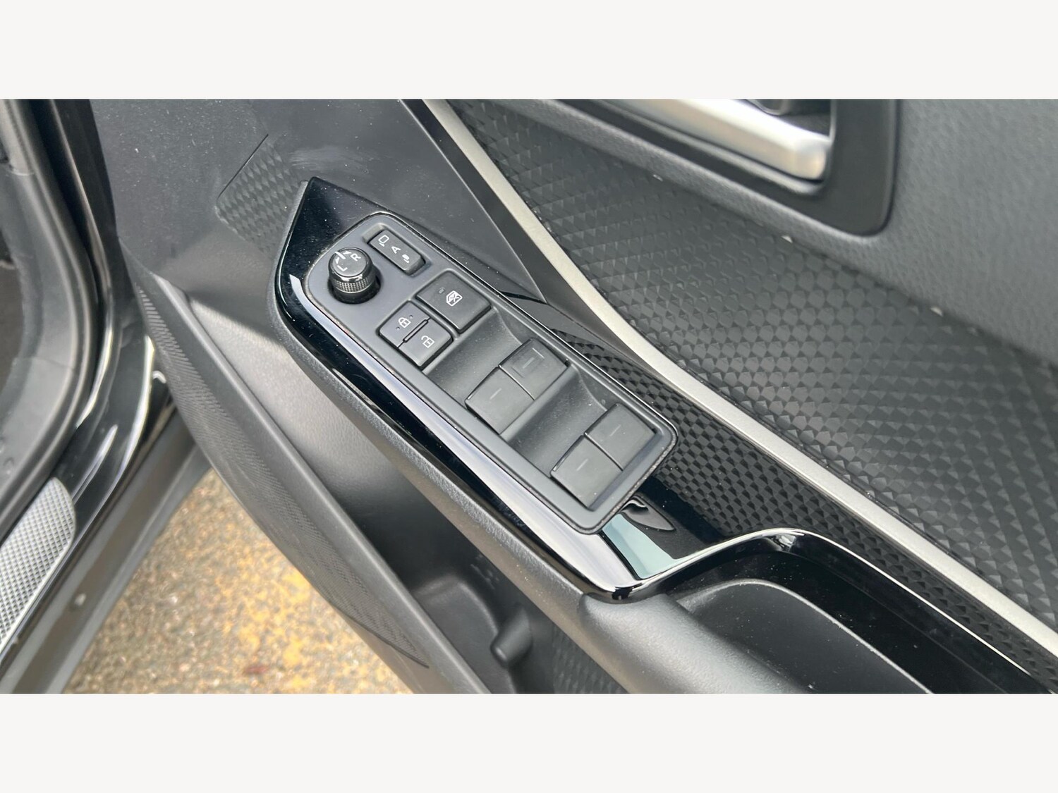 Used Toyota C-HR 2023 for sale - 76327076: Photo 29