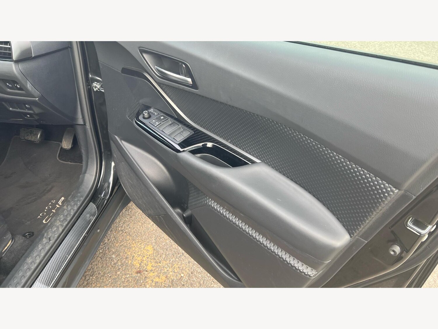 Used Toyota C-HR 2023 for sale - 76327076: Photo 30