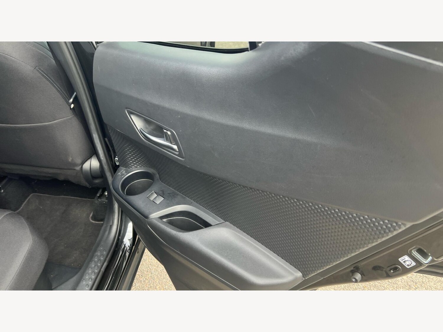 Used Toyota C-HR 2023 for sale - 76327076: Photo 31