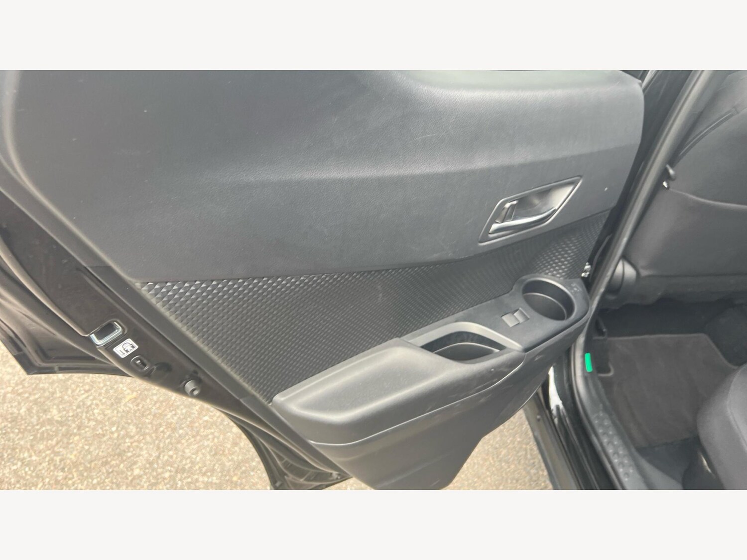 Used Toyota C-HR 2023 for sale - 76327076: Photo 32