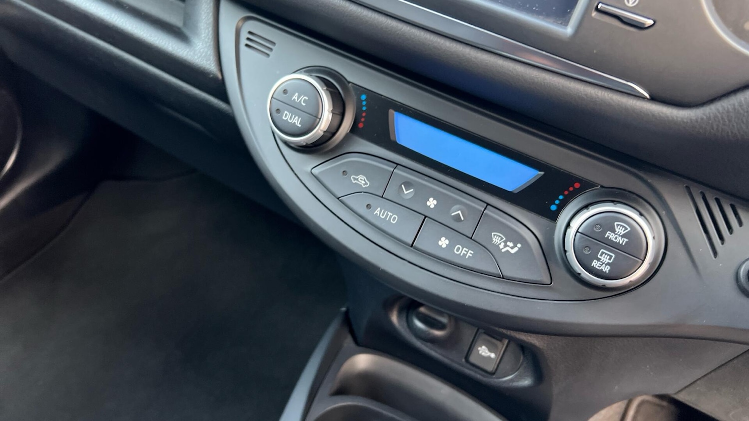 Used Toyota Yaris 2018 for sale - 76866114: Photo 38