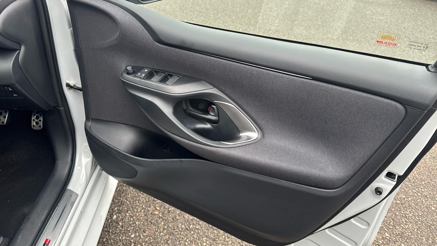 Used Toyota Yaris 2023 for sale - 77358775: Photo 34