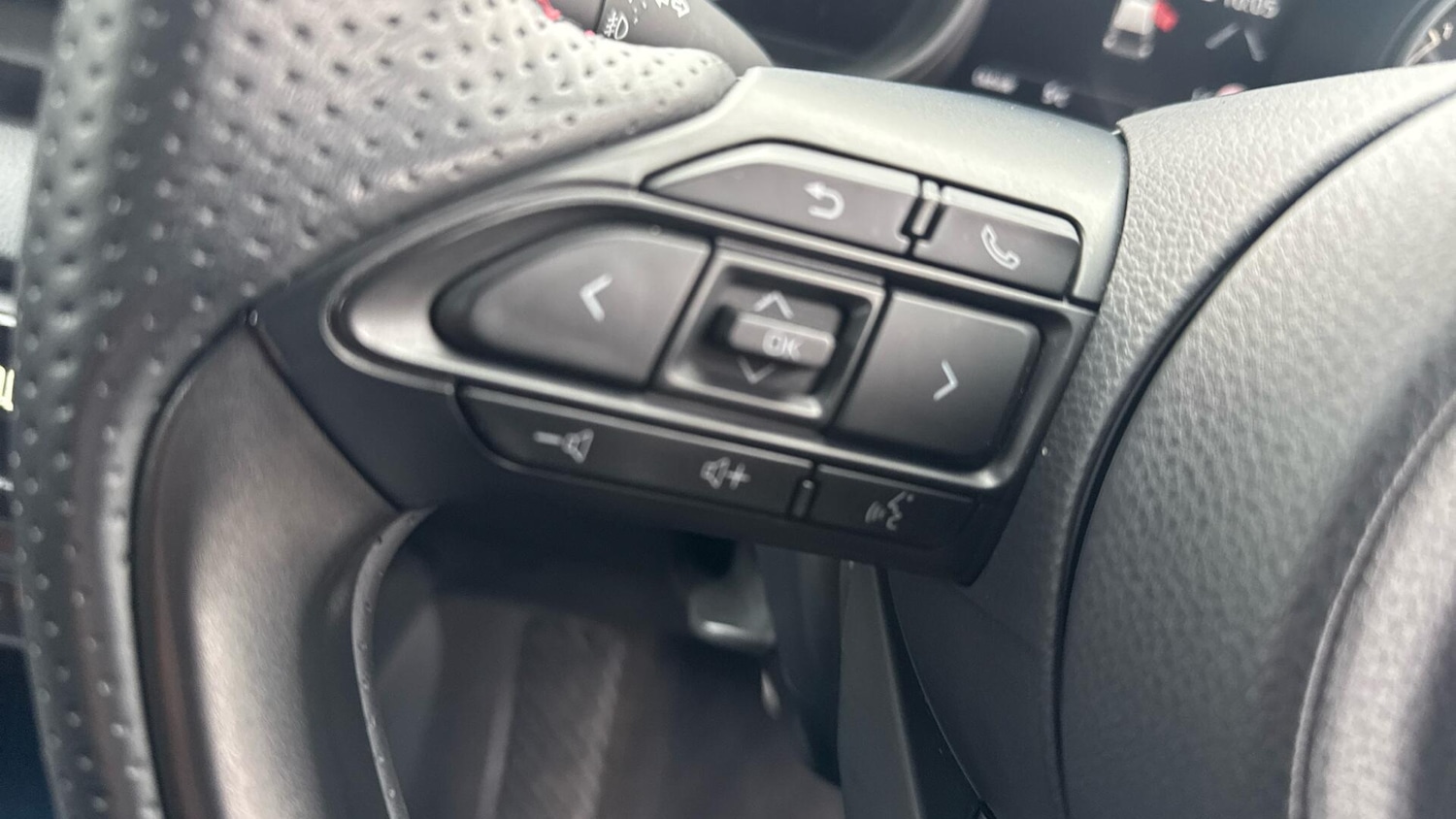 Used Toyota Yaris 2023 for sale - 77358775: Photo 41