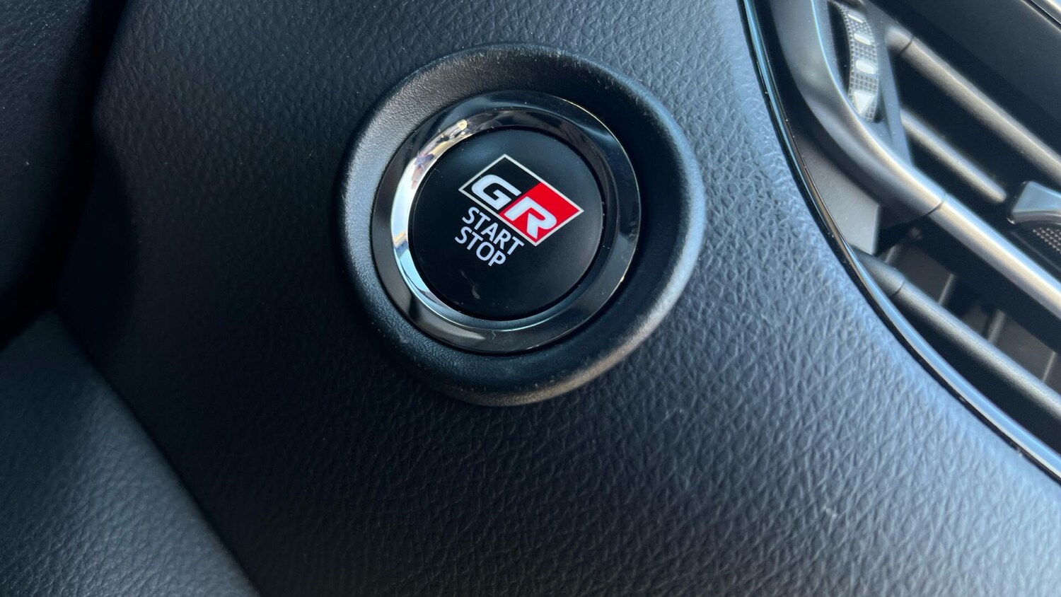 Used Toyota C-HR 2023 for sale - 77468337: Photo 41