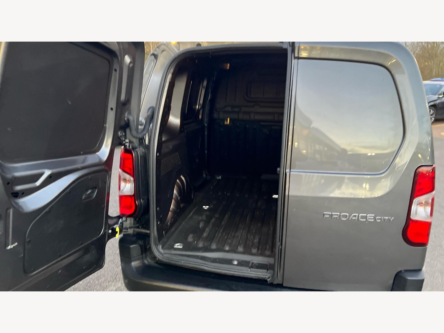 Used Toyota ProAce 2023 for sale - 76964470: Photo 32