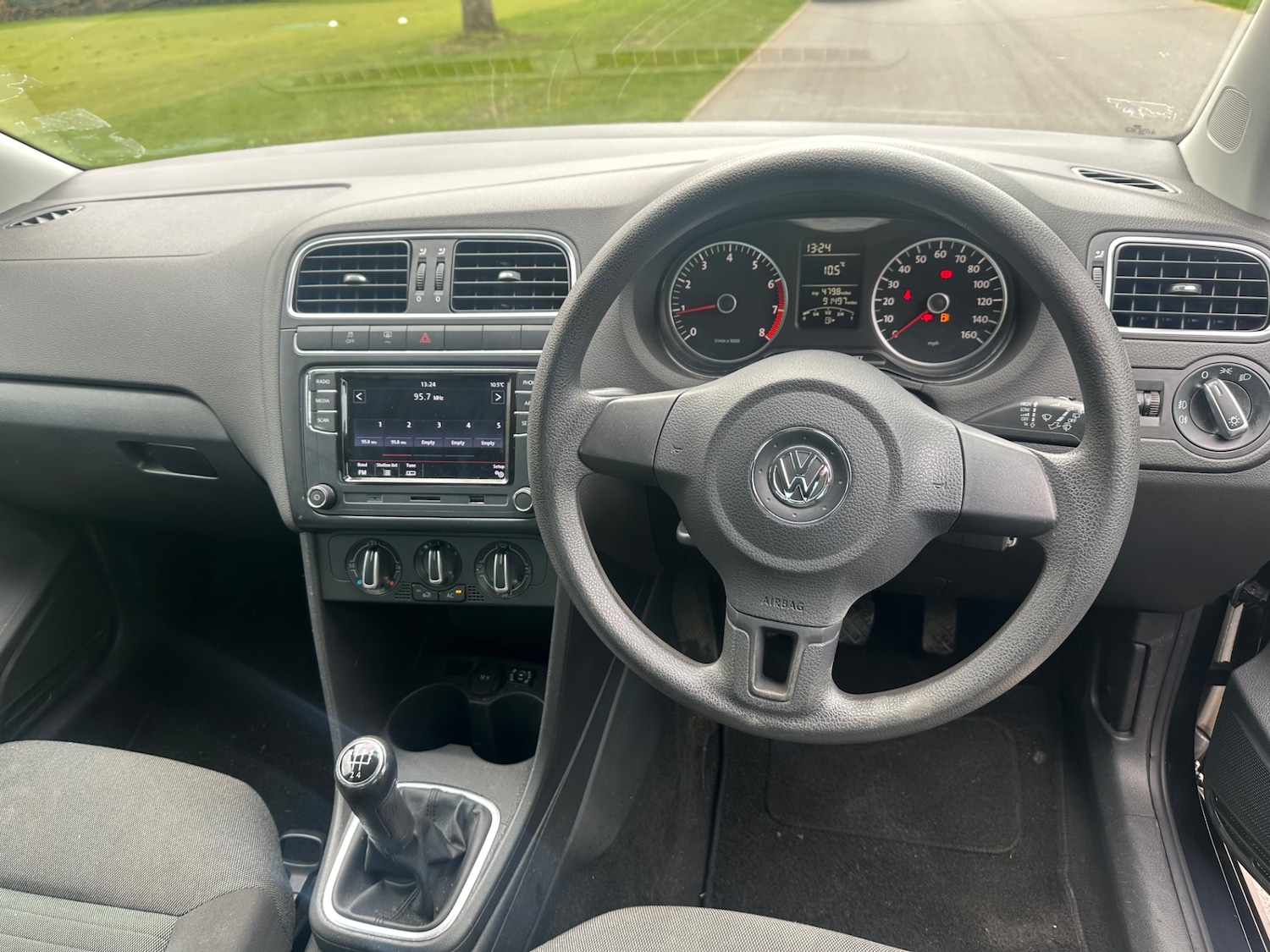 Used Volkswagen Polo 2010 for sale - 77898885: Photo 9