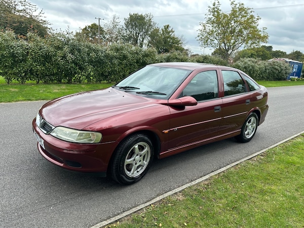 Used Vauxhall Vectra 2002 for sale - 76109932: Photo 3