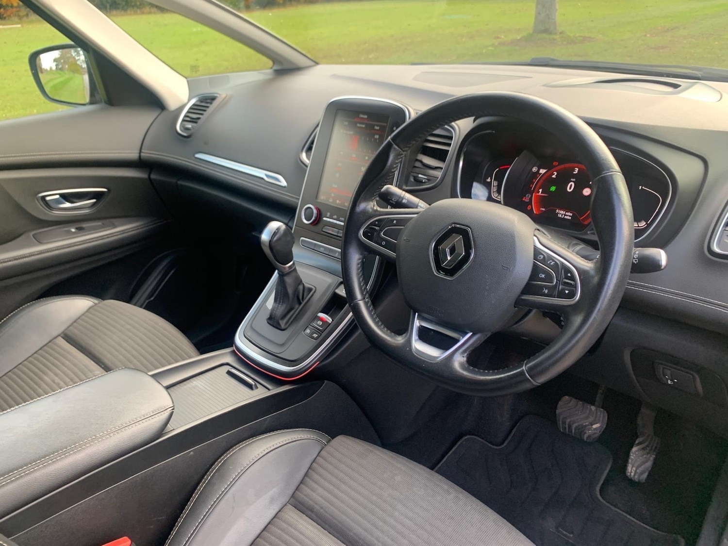 Used Renault Grand Scenic 2017 for sale - 77627140: Photo 2